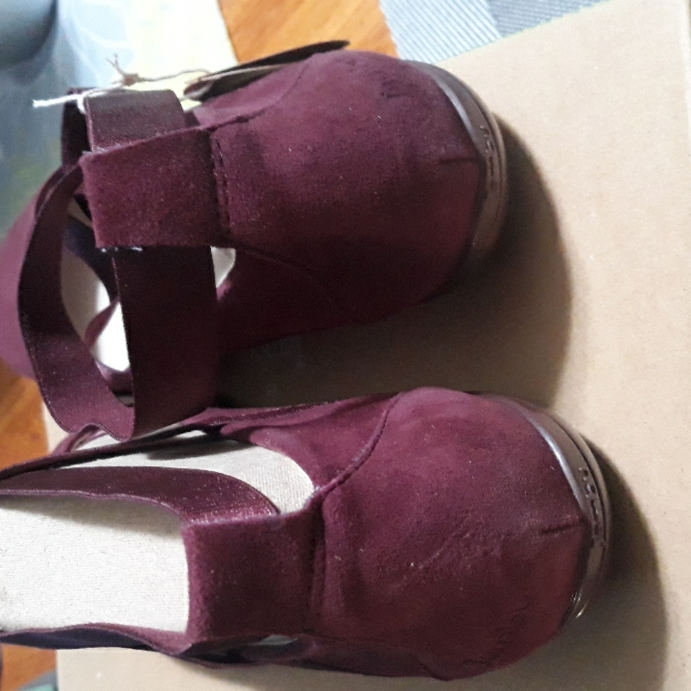 Burgundy Ballet Style  Suede Flats Sz 8.5 - Picture 7 of 16